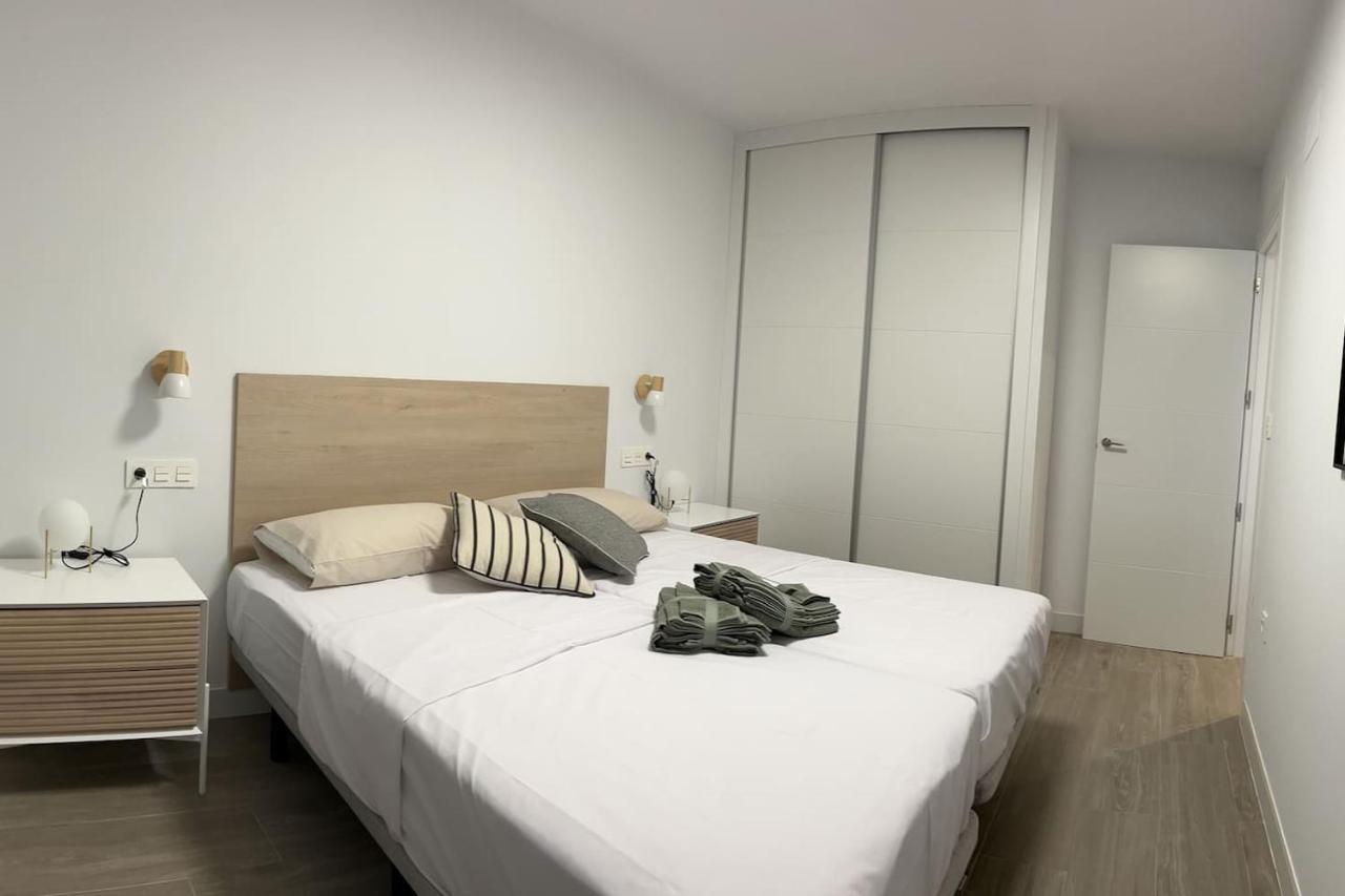 Apartamentos Breton 17 Suite Familiar Alicante Eksteriør bilde